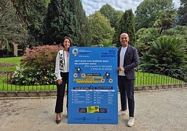 Azahara Domínguez e Iñigo García, este martes en la plaza Gipuzkoa de Donostia.