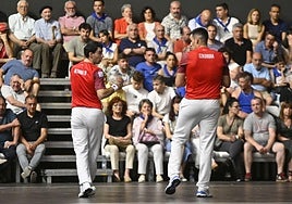 Altuna III y Ezkurdia formando pareja en el Beti Alai de Ordizia ante Peio Etxeberria y Tolosa. i