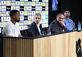 Yangel Herrera, Erik Bretos, Jokin Aperribay y Carlos Soler, este martes en la sala de prensa de Anoeta.