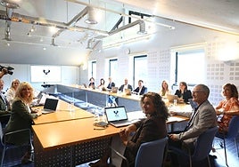 El equipo rectoral, reunido hoy en el Campus de Gipuzkoa.