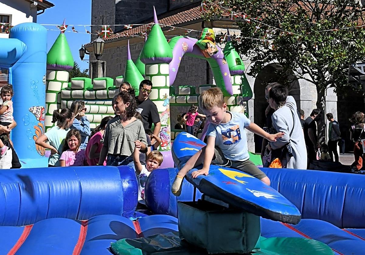 Bihar haurrentzako jolasak antolatuko dira eta ostiral goizean puzgarriak.