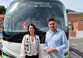 Azahara Domínguez y Mikel Serrano en el anuncio del refuerzo de la línea.