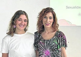 Sara Manzano y Elordi García, en uno de los talleres que organizan.