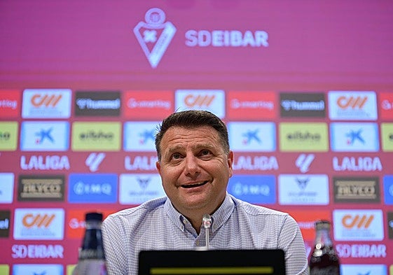 César Palacios, durante la rueda de prensa.