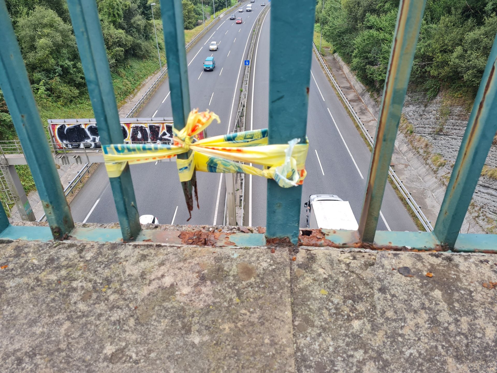 Imagen principal - Clamor para cambiar una barandilla en Donostia