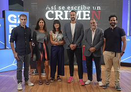 De izquierda a derecha, los periodistas Oskar Ortiz de Guinea, Ainhoa de la Heras, MIriam Duque, David González, Luis Calabor y David Olabarri.