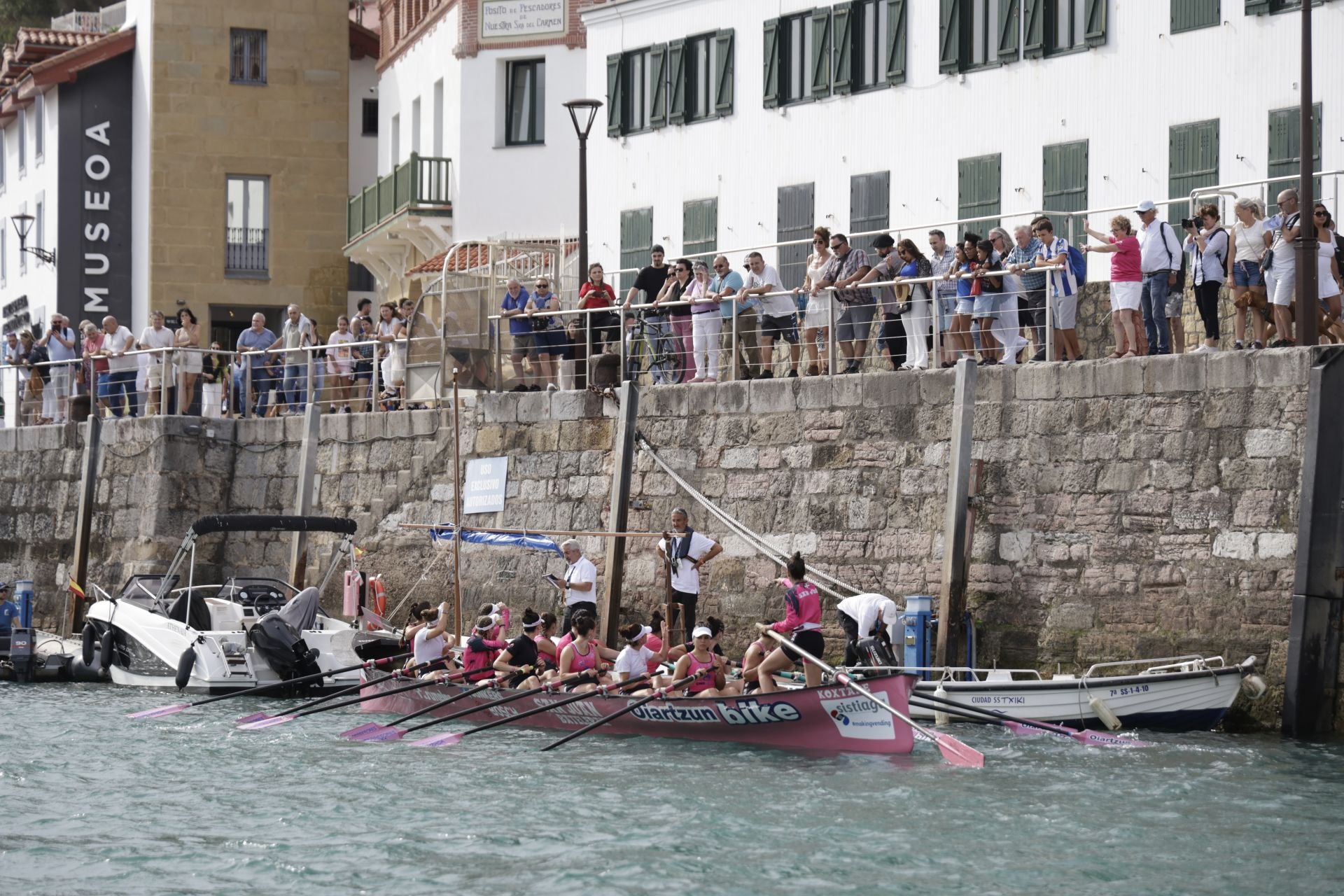 San Juan salta a la mar para el calentamiento previo a la clasificatoria.