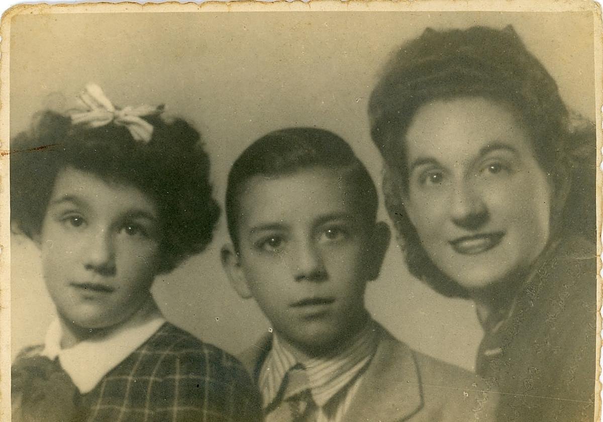 Elisa Beltrán, a la izquierda, en una de las imágenes del libro de Xabier Susperregi.