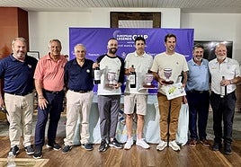 Los ganadores ayer en el pro-am jugado en Basozabal.