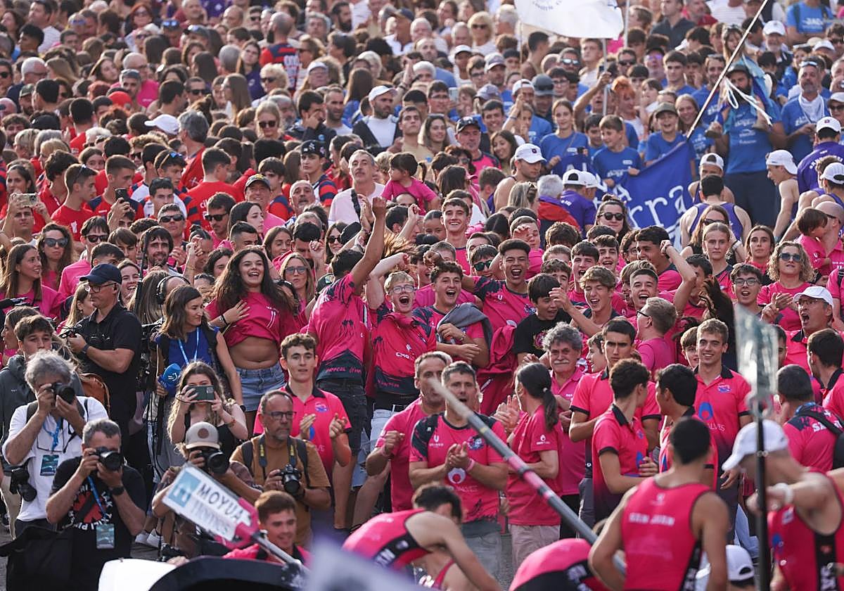 La marea rosa invade Donostia