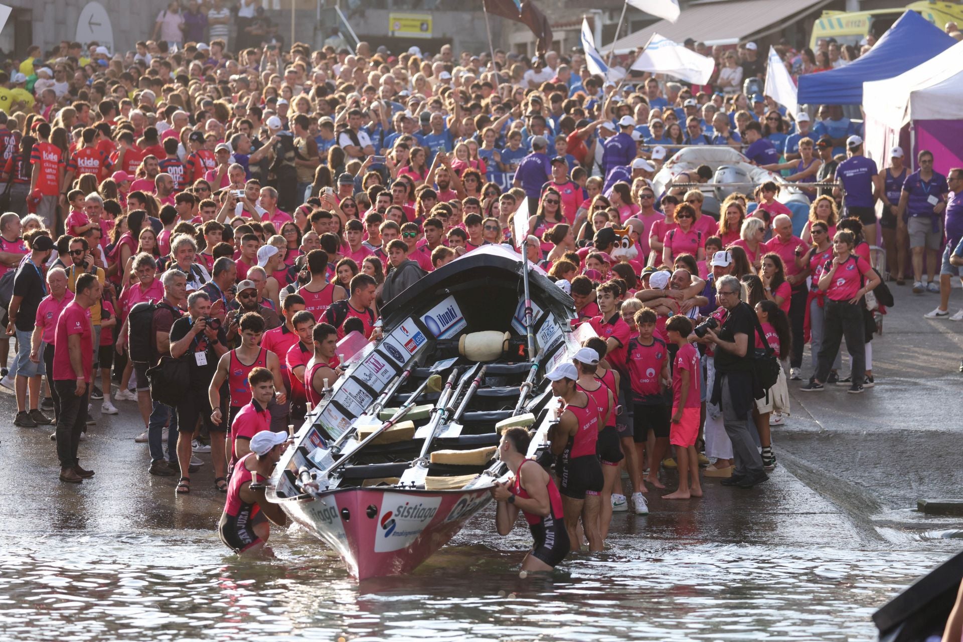 La marea rosa invade Donostia