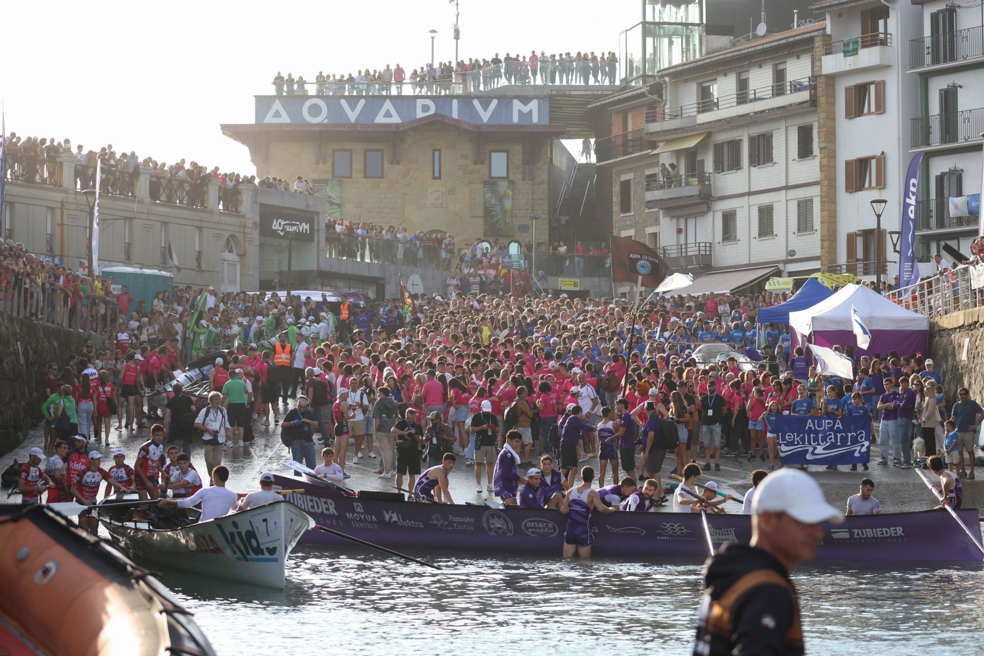 La marea rosa invade Donostia