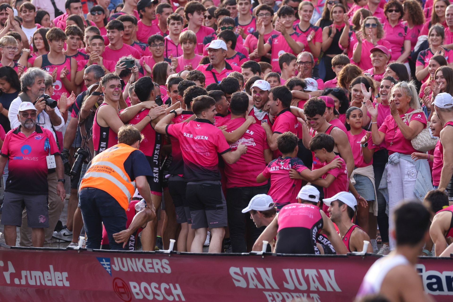 La marea rosa invade Donostia