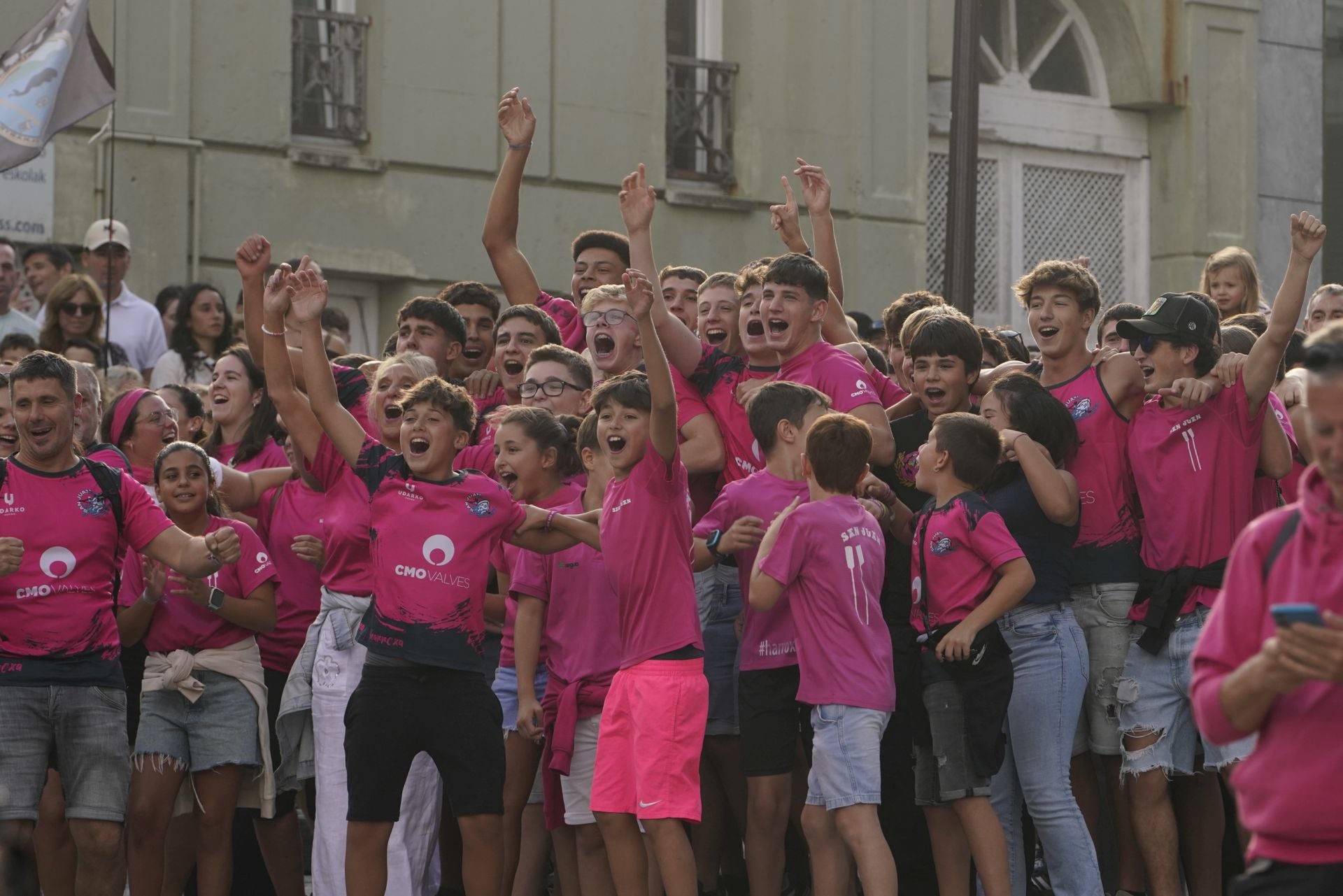 La marea rosa invade Donostia