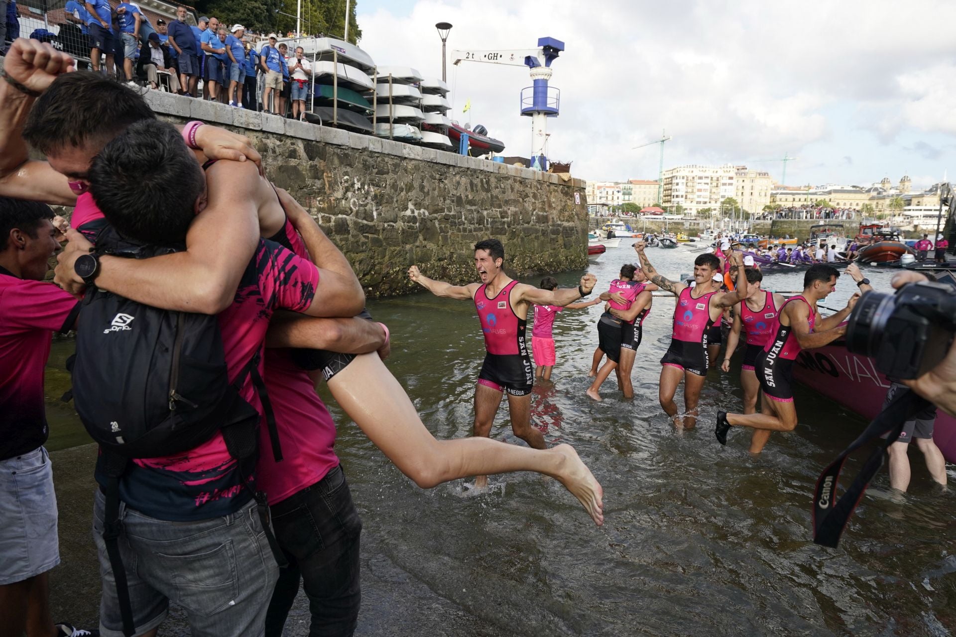 La marea rosa invade Donostia