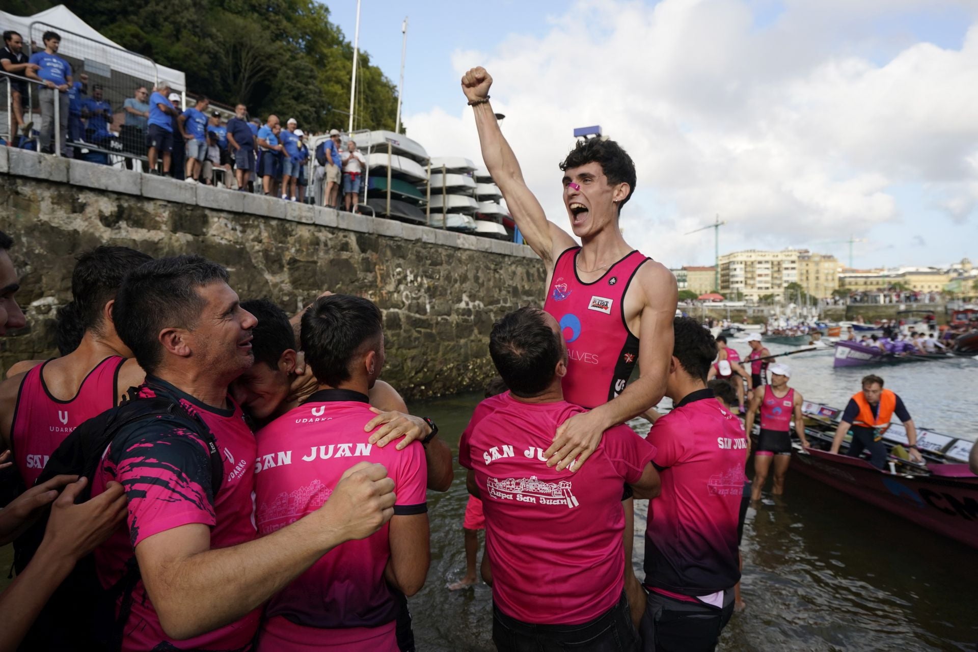 La marea rosa invade Donostia