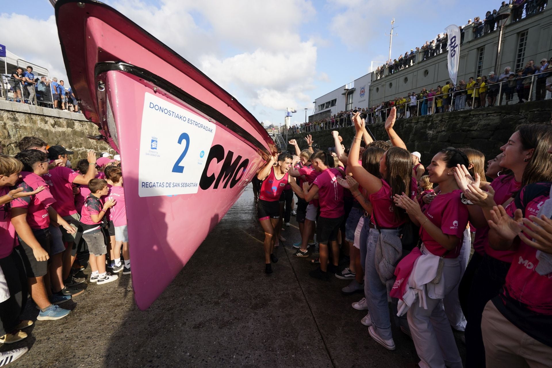 La marea rosa invade Donostia