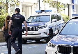 Dos agentes de la Ertzaintza