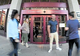 Exterior de la sede de la Hacienda foral, ubicada en el barrio de Errotaburu de San Sebastián.