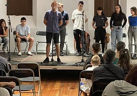 Aimar Sorazu zarauztarra kantuan, kanporaketa saioan.