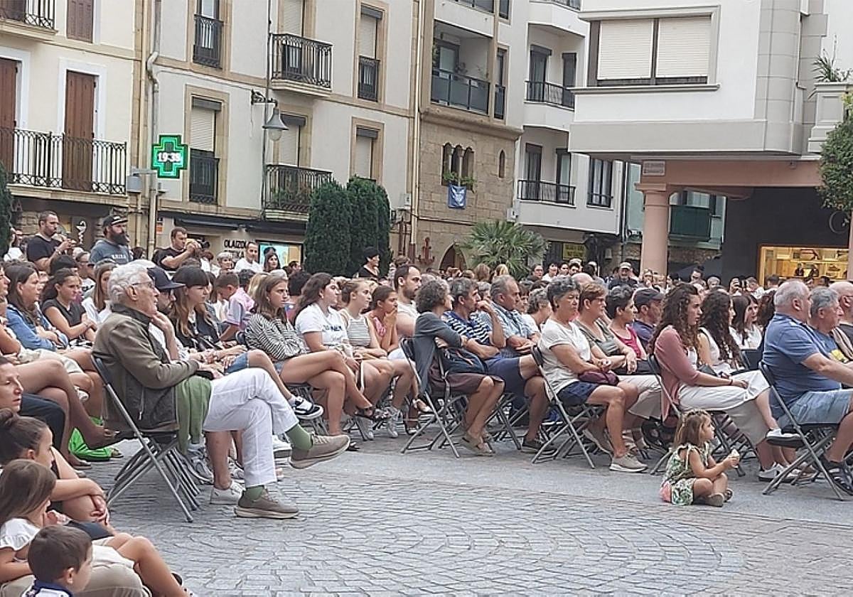 Trikitixa jaialdi ederra, adin desberdinetako trikitilariekin