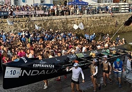 Esperantza uretatik ateratzean Marea Marroia zeharkatuz. A ze giroa getariarrek jarri zutena.