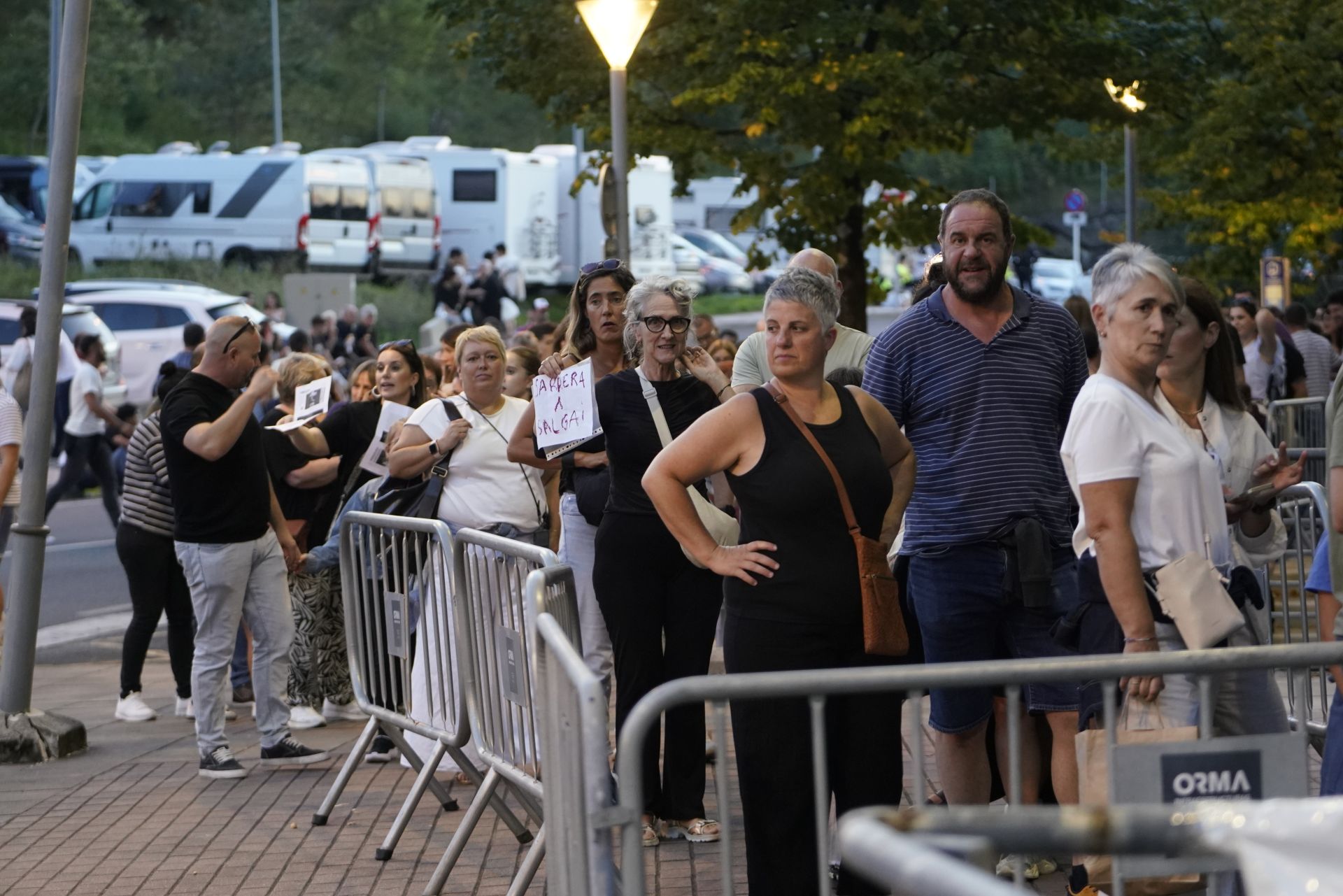 Ambiente de fiesta antes del concierto de Zetak