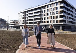 Olatz Yarza, Eneko Goia y Ane Oyarbide, esta mañana en Ciudad Jardín.