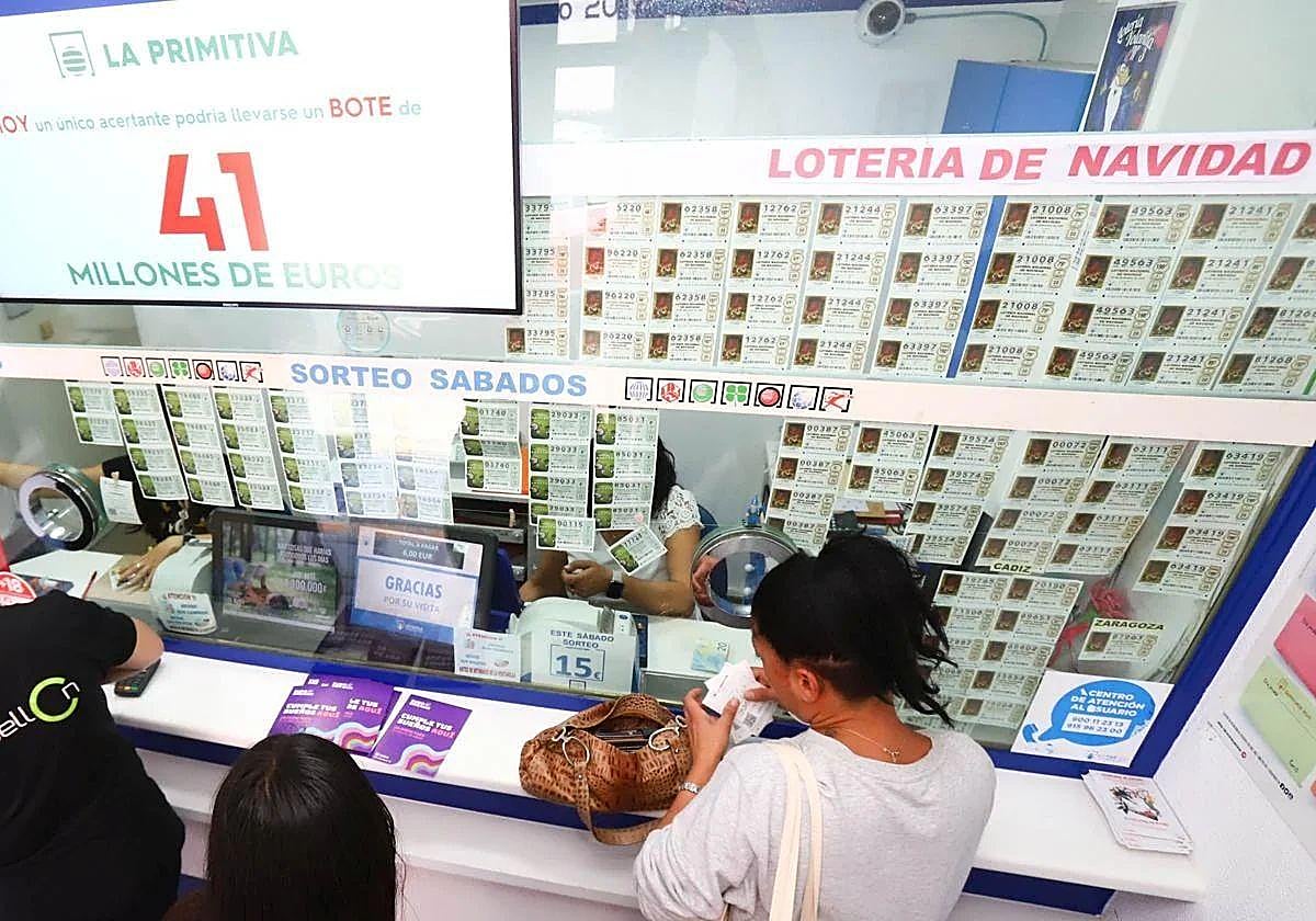 Estafan a un lotero de Bilbao 10.000 euros en la compra de 500 décimos de Navidad