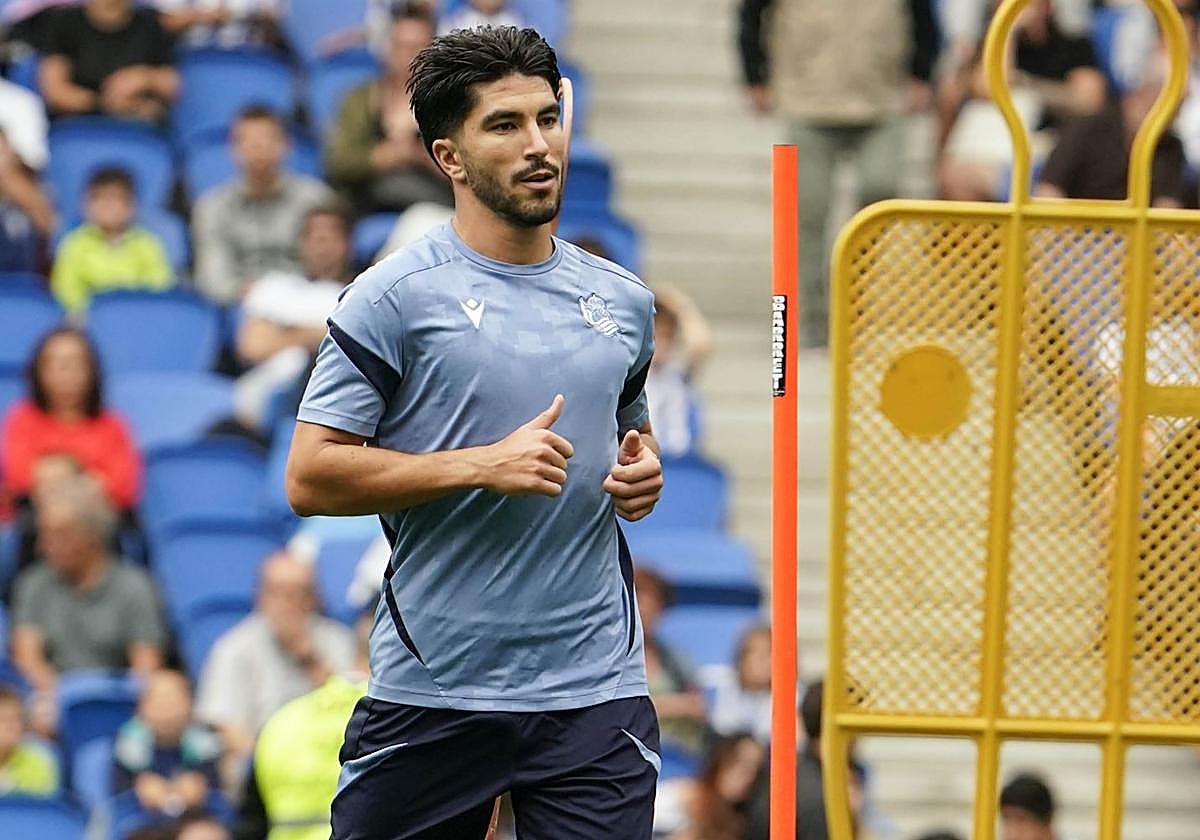 Carlos Soler, uno de los fichajes más importantes del verano, conoce a la afición en Anoeta.