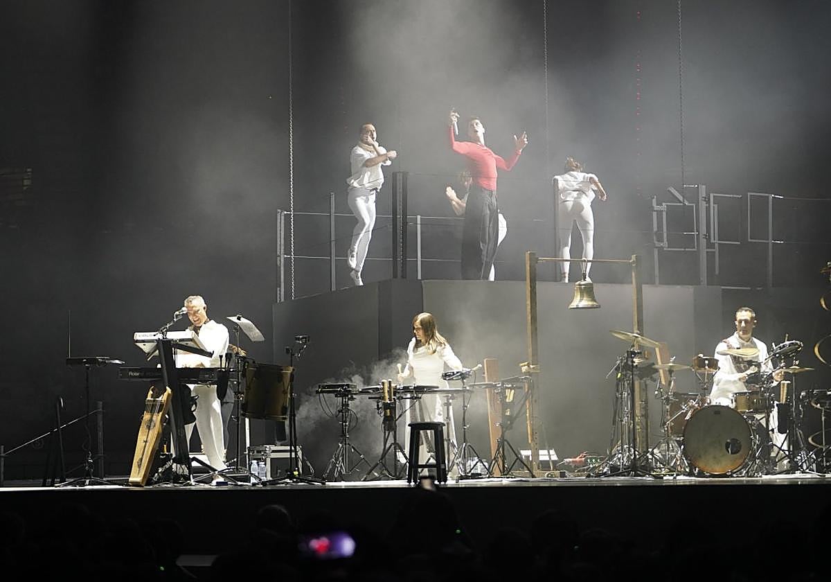 Festa kolektiboa eskaini zuen atzo Illunben ZETAK taldeak.