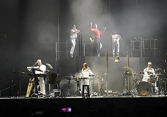 Festa kolektiboa eskaini zuen atzo Illunben ZETAK taldeak.