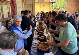 Tras el fallo del jurado las cazuelas será degustadas en la plaza .