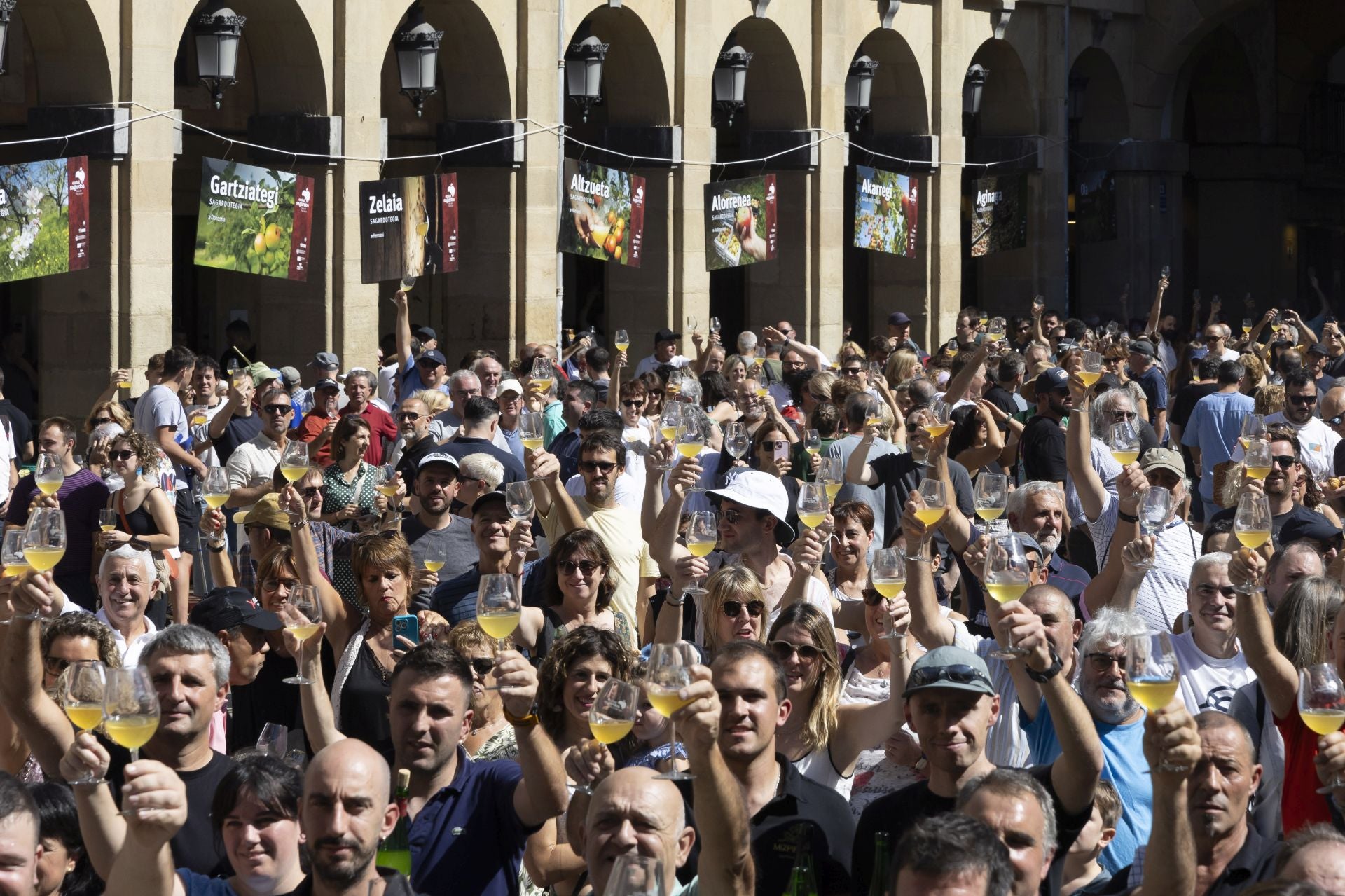 Sagardoa eta tomateak, Euskal Jaietako protagonistak
