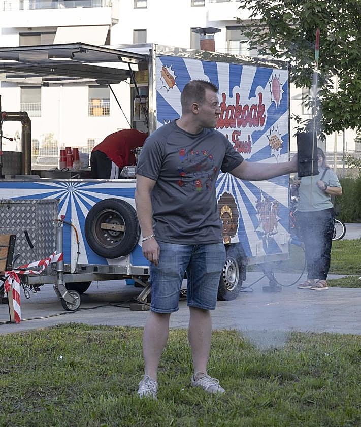 Imagen secundaria 2 - Inicio de las fiestas en Txomin Enea el viernes.