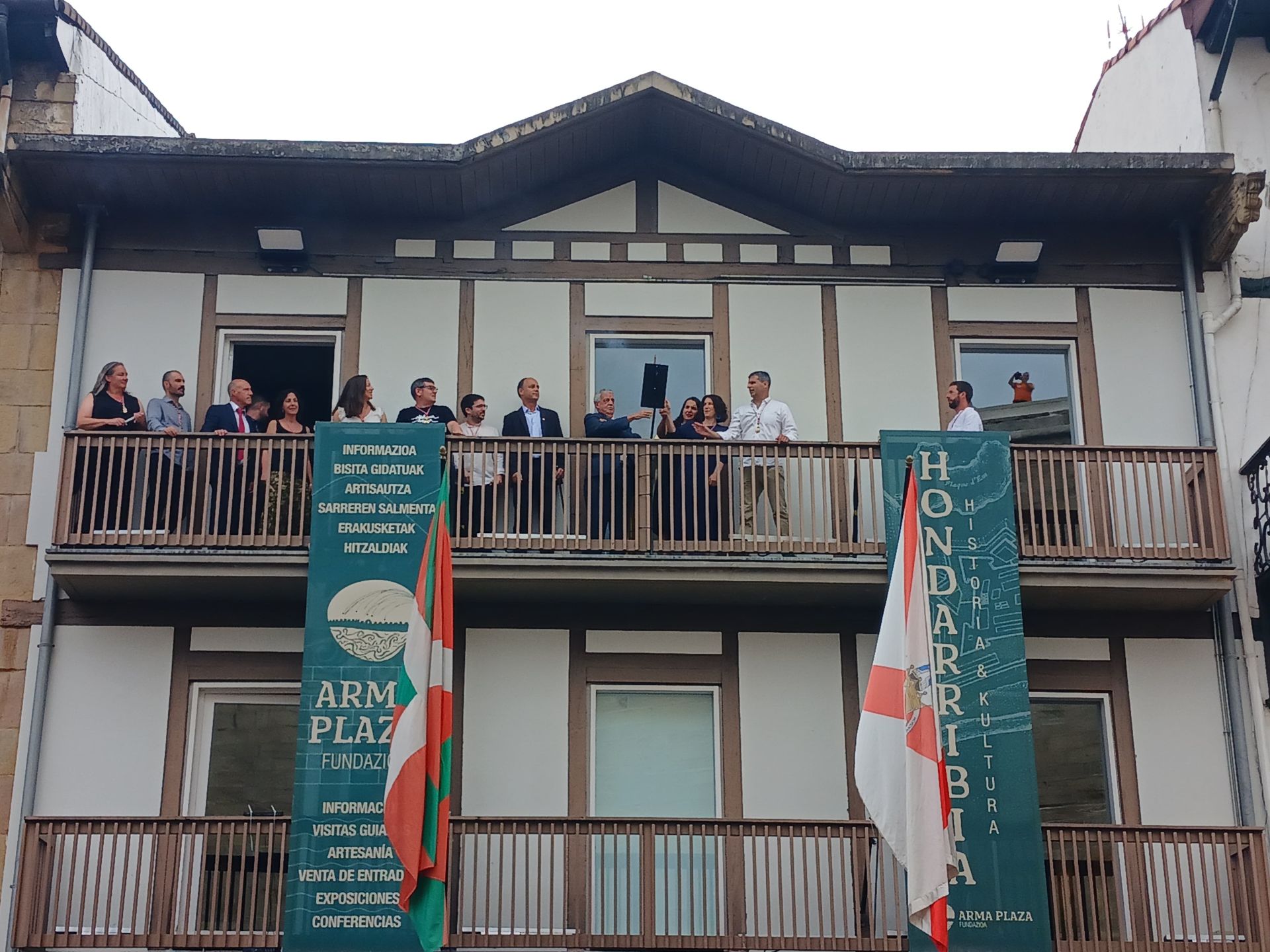 Hondarribia da inicio a sus fiestas en Arma Plaza