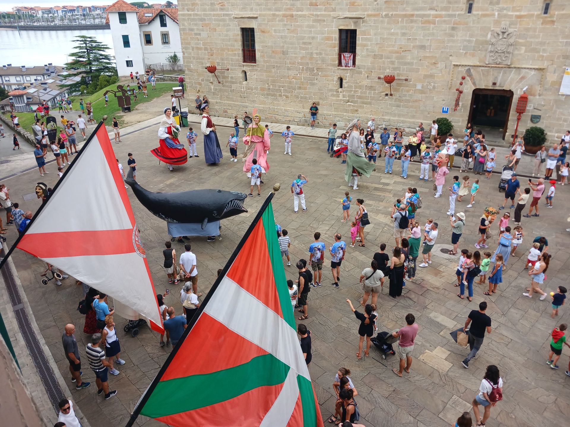 Hondarribia da inicio a sus fiestas en Arma Plaza