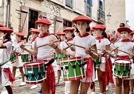 Hondarribia da inicio a sus fiestas en Arma Plaza