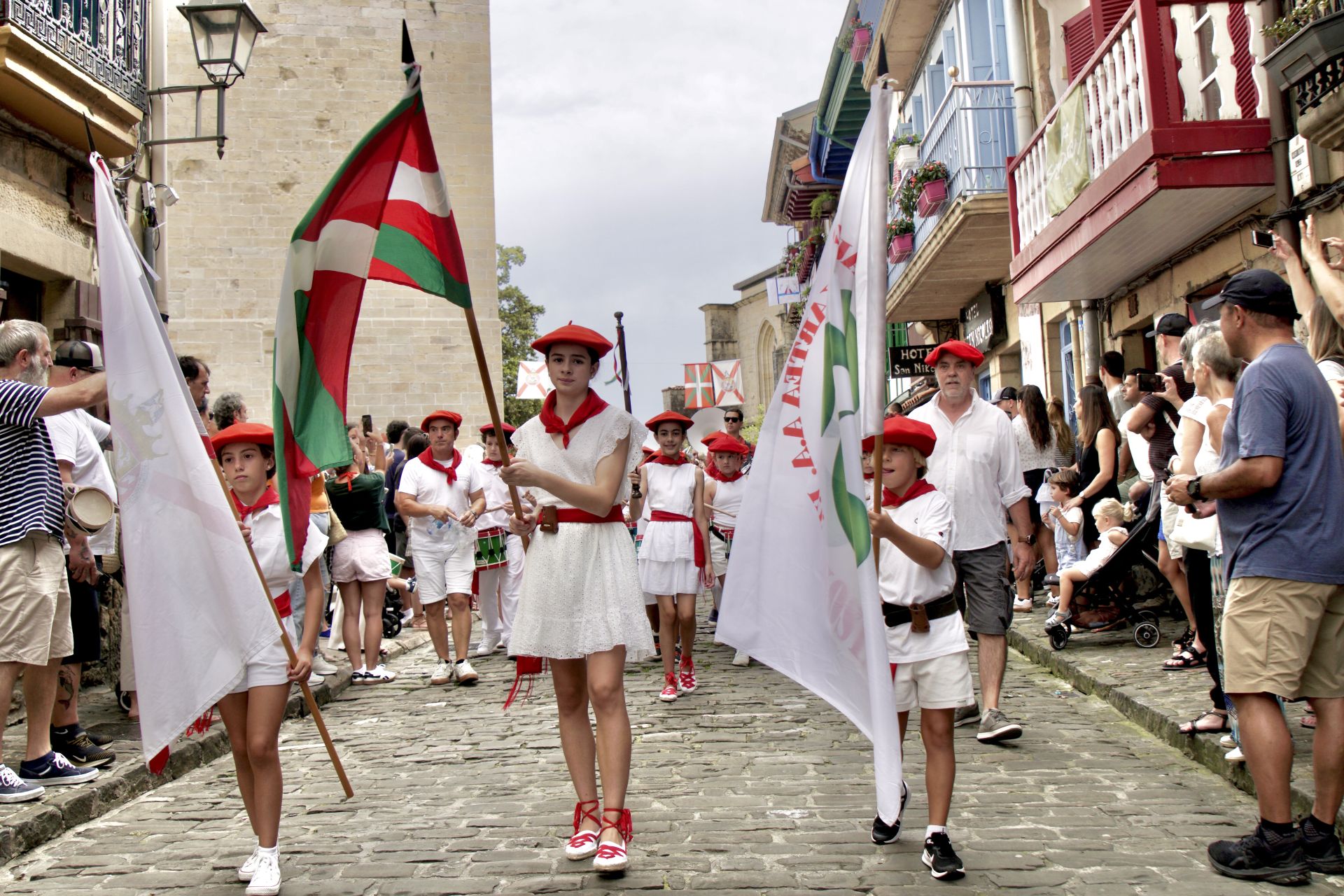 Hondarribia da inicio a sus fiestas en Arma Plaza