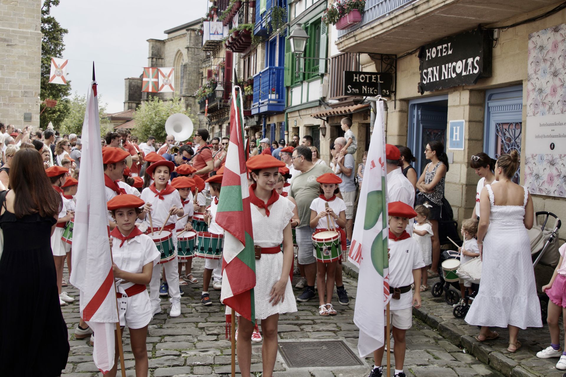 Hondarribia da inicio a sus fiestas en Arma Plaza