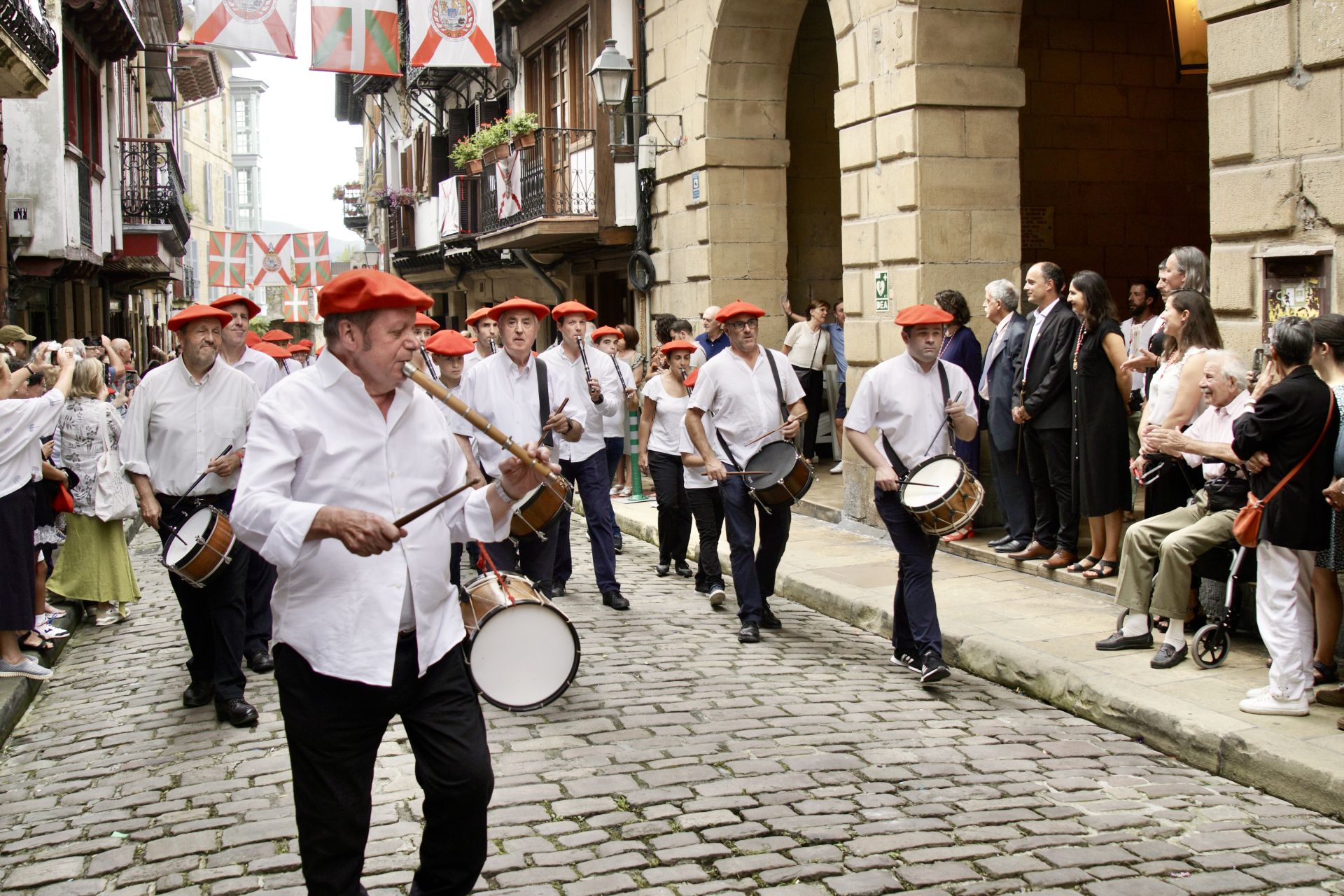 Hondarribia da inicio a sus fiestas en Arma Plaza