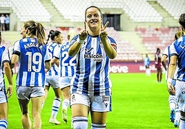 La capitana de la Real, Nerea Eizaguirre, celebra el gol que consiguió desde los once metros
