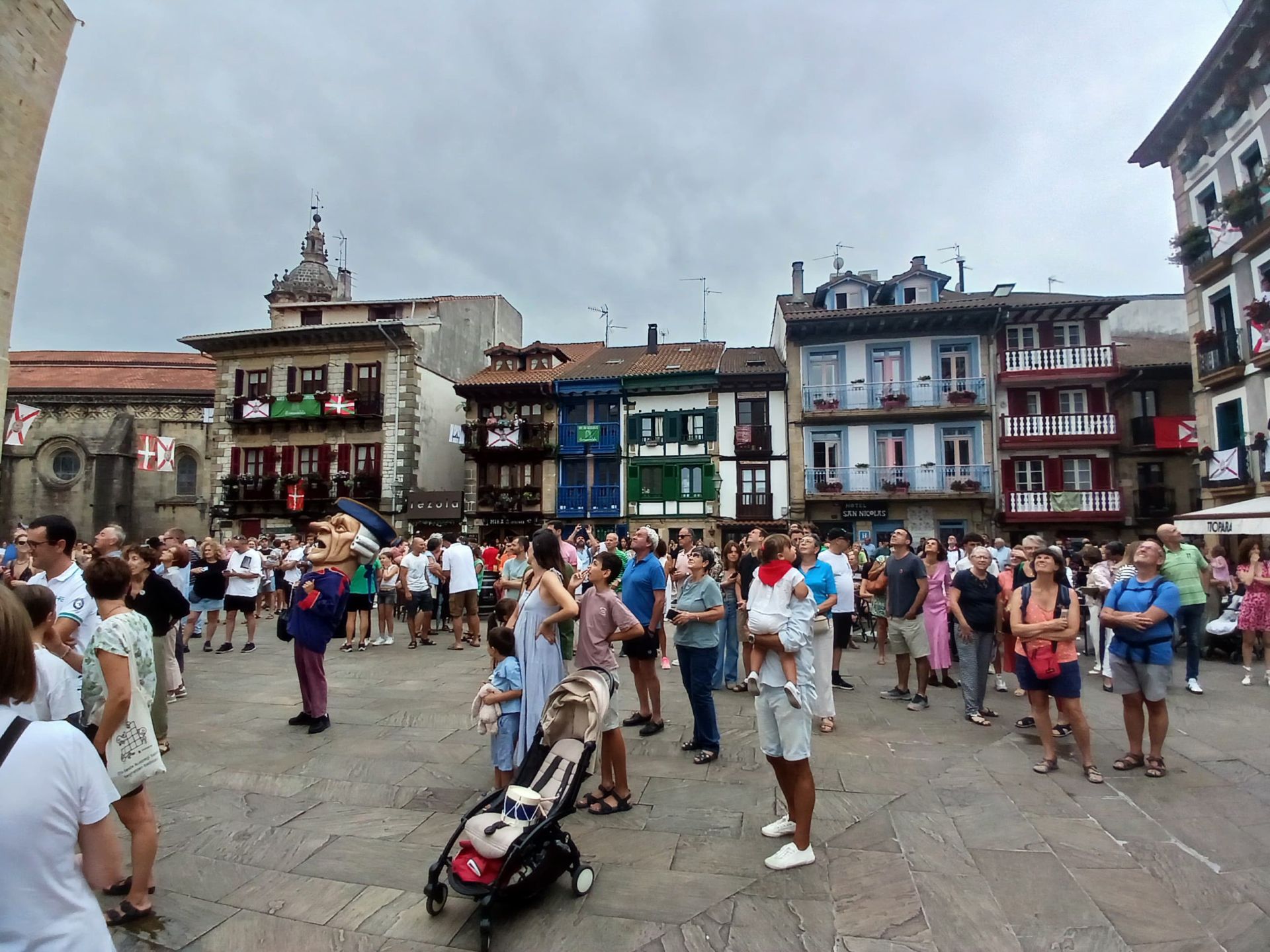 Hondarribia da inicio a sus fiestas en Arma Plaza