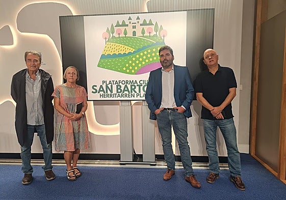 Jorge Letamendia, Elena Martínez de Murgia, Víctor Lasa y Odón Elorza, hoy en la rueda de prensa,
