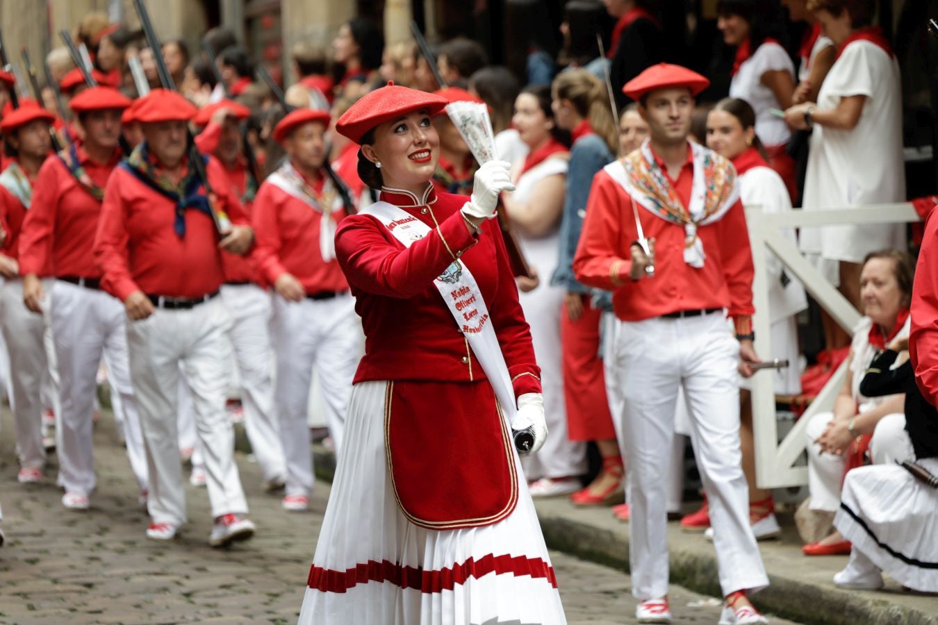 Gora Gazteak. Nahia Oliveri Lorea.