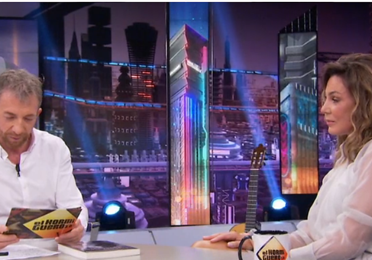 Pablo Motos y Mar Flores, en El Hormiguero.