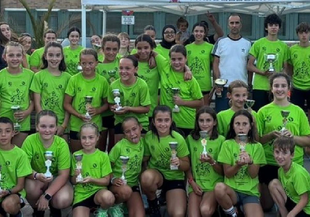 Entrega de premios del torneo de basket 3x3, disputado con sensacional ambiente en la plaza de la estación.