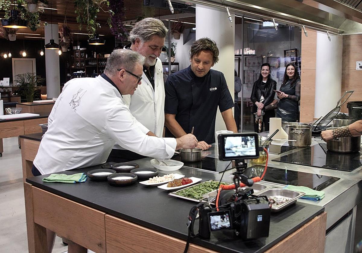 Matt Preson y Gary Mehigan, durante las demostraciones de cocina recibidas en el Club Mimo.