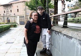 Yeray Rodríguez, junto a su madre Patricia Martín.