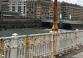 Señala Iván Marten: «No vendría mal una capa de pintura a las farolas y barandillas del paseo Nuevo. Desde hace un tiempo se encuentran roñosas. El mobiliario e infraestructura de la ciudad es una parte importante de la misma, por lo que debe cuidarse. Solicito un mantenimiento o cuidado de lo mencionado».